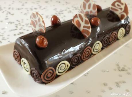 Bûche trois chocolats et croustillant praliné