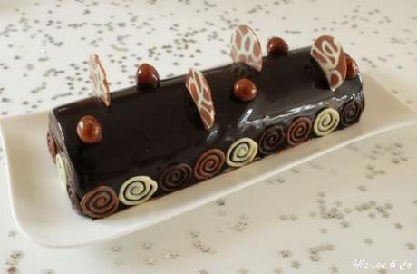 Bûche trois chocolats et croustillant praliné