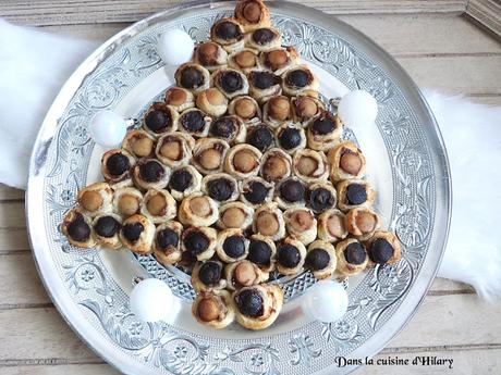 Sapin feuilleté aux mini boudins bicolores et leur chutney de pommes Jour 13 🎄 / Pastry blood sausage, white sausage and apple chutney Christmas tree Day 13