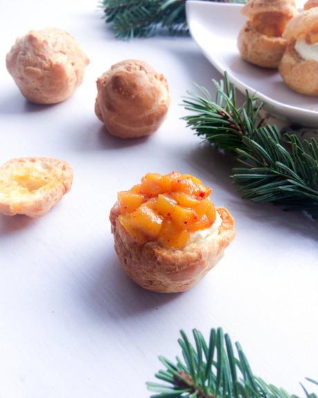 Petits choux fromage de chèvre, mangue et piment d’Éspelette