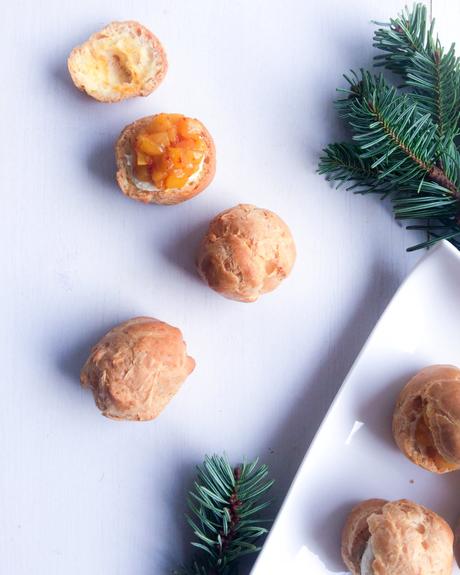 Petits choux fromage de chèvre, mangue et piment d’Éspelette