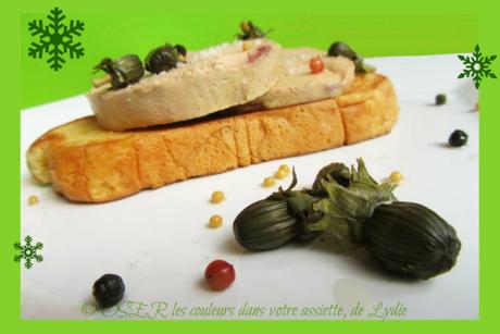 Tartine briochée de foie gras et boutons de pissenlit au vinaigre