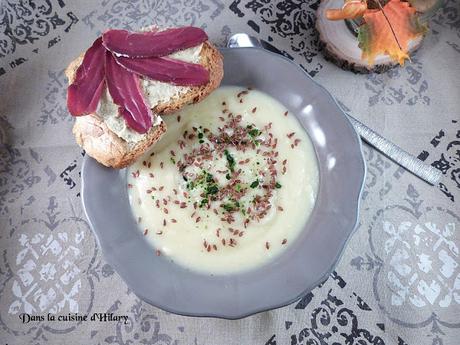 Velouté de panais et son toast croustillant à la crème d'ail et au magret fumé / Parsnip soup and its garlic cream and duck breast toast