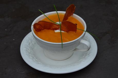 Velouté de butternut et chips de jambon bellota