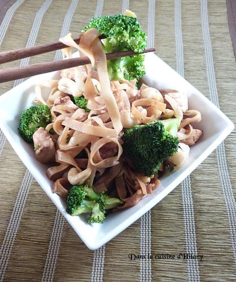 Nouilles sautées au poulet et brocolis pour le nouvel an chinois / Chicken and broccoli noodles for the Chinese New Year