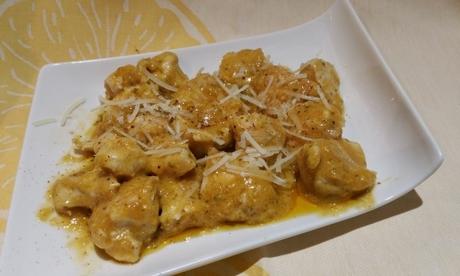 Poulet Korma à la noix de coco, aux oigons et à la coriande