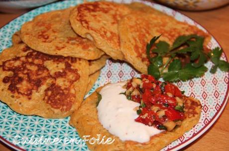 Blinis de patates douces, salsa de poivrons, et dips à l’ail