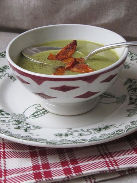 Soupe de fèves aux chips de carottes Soupe de fèves aux chips de carottes
