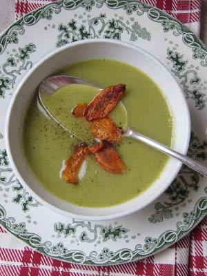 Soupe de fèves aux chips de carottes Soupe de fèves aux chips de carottes