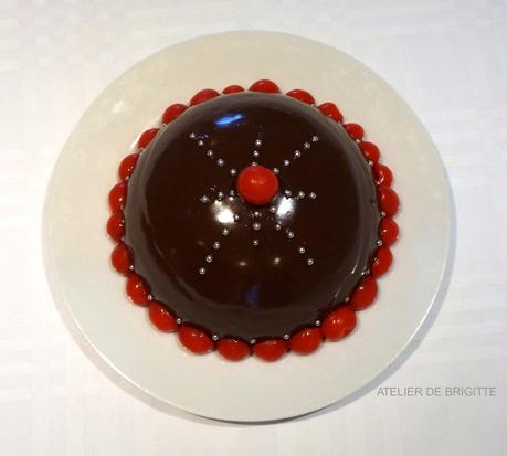 Dôme chocolat, insert confit de cerises