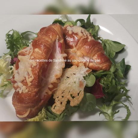 Croissants au jambon et au fromage râpé de chèvre (recette facile et rapide)