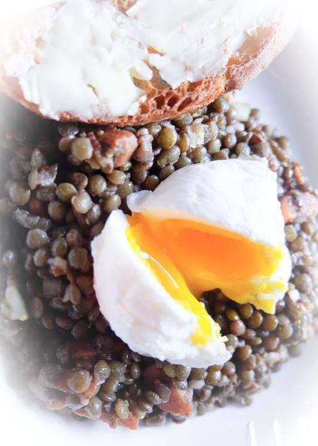 Salade de lentilles tiède et oeufs pochés