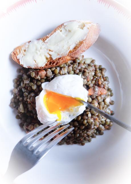 Salade de lentilles tiède et oeufs pochés