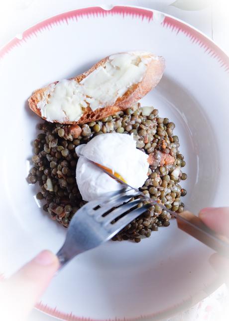 Salade de lentilles tiède et oeufs pochés