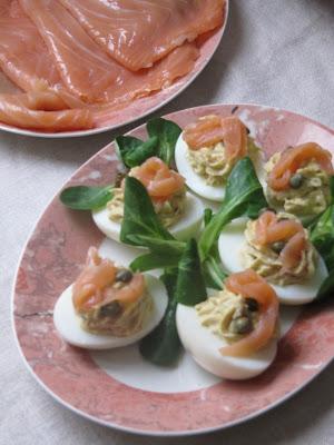 Oeufs mimosa au saumon fumé & aux câpres Oeufs mimosa au saumon fumé & aux câpres