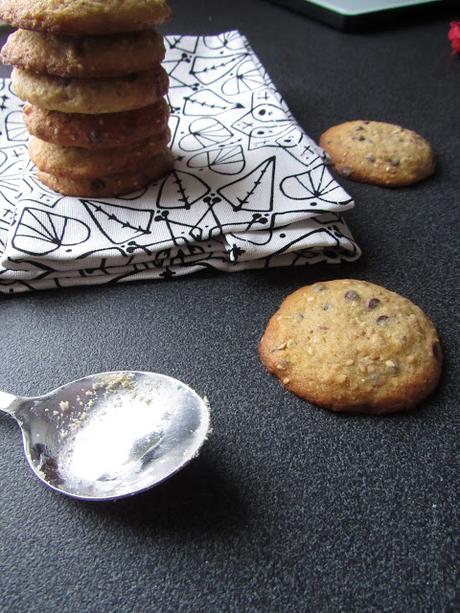 Cookies aux graines de sésame et pépites de chocolat.