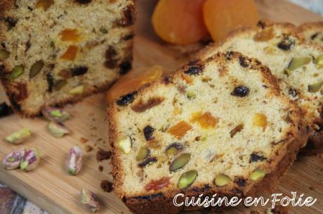 Cake aux fruits secs et à la pistache Cake aux fruits secs et à la pistache
