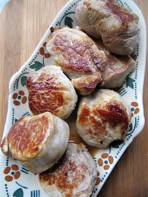 Médaillons de filet mignon au Maroilles, étuvée de carottes & céleri Médaillons de filet mignon au Maroilles, étuvée de carottes & céleri