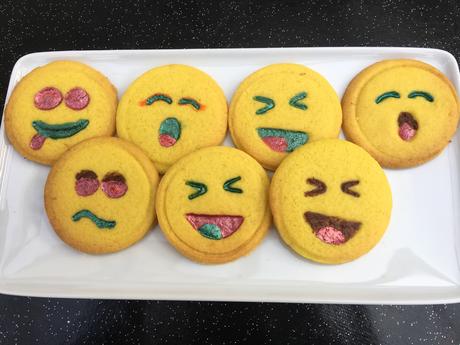 Mes biscuits Smileys avec les tampons Silikomart !