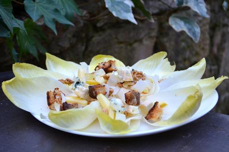 Salade d’endives aux noix et roquefort