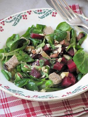 Salade de mâche, betterave et comté Salade de mâche, betterave et comté