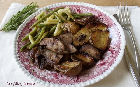 Epaule d’agneau aux anchois, citron et romarin