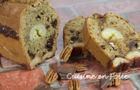 Cake banane, chocolat, noix de pécan et caramel au beurre salé