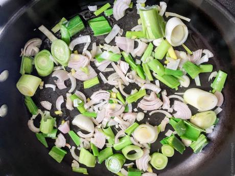 Quelques idées reçues – Pâtes aux légumes de printemps et tofu soyeux