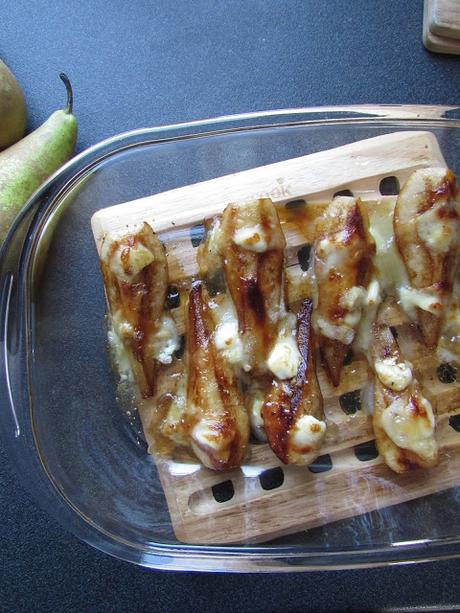 Poires au fromage de chèvre et miel.