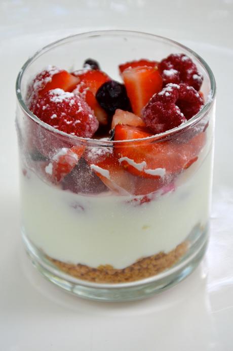 Verrines de fromage blanc aux fruits rouges et speculoos