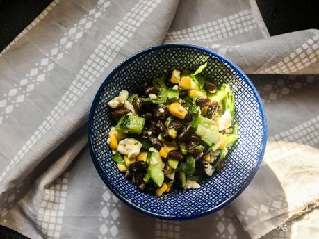 Salade « américaine » – Haricots noirs, concombre et féta