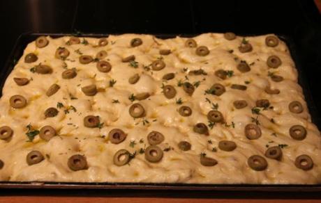 Focaccia olives vertes, thym, et fleur de sel