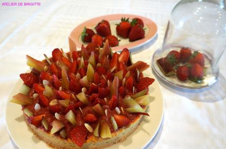 Tarte à la rhubarbe, fraises et amandes, recette du Chef Claire Heitzler