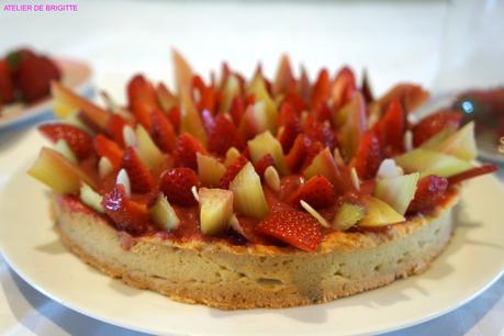 Tarte à la rhubarbe, fraises et amandes, recette du Chef Claire Heitzler