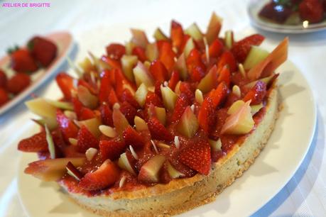 Tarte à la rhubarbe, fraises et amandes, recette du Chef Claire Heitzler