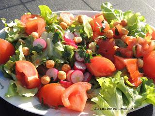 Salade composée aux boules de soja barbecue et vinaigrette allégée