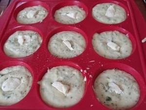 Muffins aux fanes de radis et fromage de chèvre.