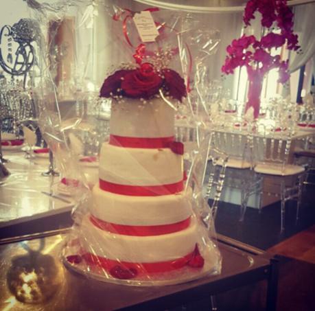 Wedding Cake Rouge et Blanc - Chic & Classe 