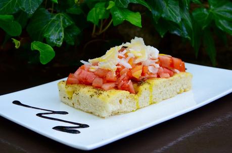 Tartines de focaccia façon bruschetta