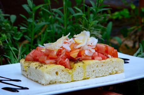 Tartines de focaccia façon bruschetta