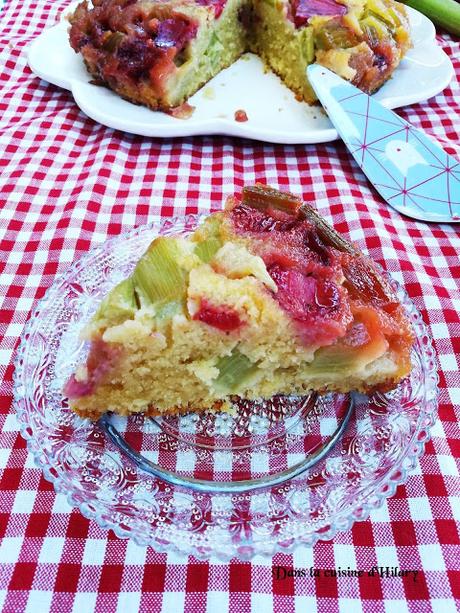 Gâteau renversé et renversant à la rhubarbe et à la fraise - Dans la cuisine d'Hilary