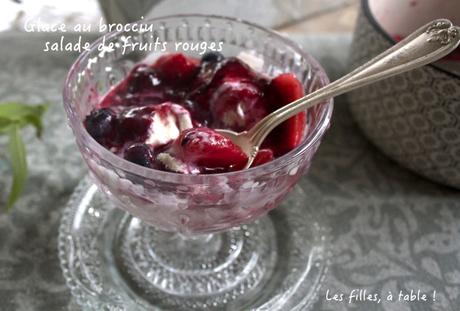 Glace au brocciu, salade de fruits rouges Glace au brocciu, salade de fruits rouges