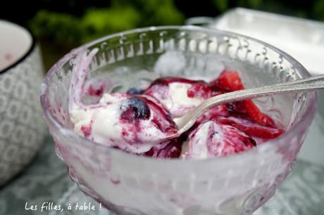 Glace au brocciu, salade de fruits rouges Glace au brocciu, salade de fruits rouges