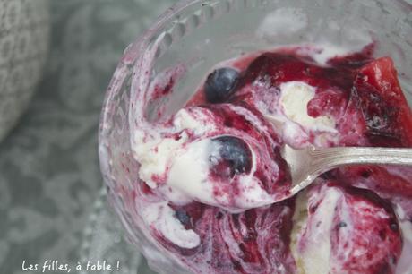 Glace au brocciu, salade de fruits rouges Glace au brocciu, salade de fruits rouges