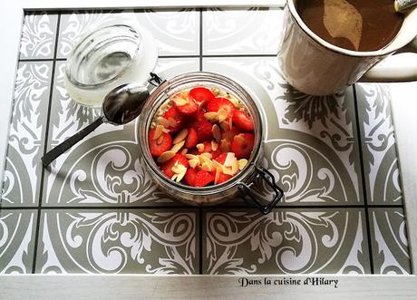 Overnight oats avoine et chia aux fraises et amandes - Dans la cuisine d'Hilary