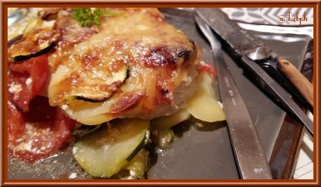 Gratin de courgettes , tomates et pommes de terre au poulet