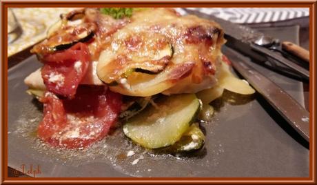 Gratin de courgettes , tomates et pommes de terre au poulet 