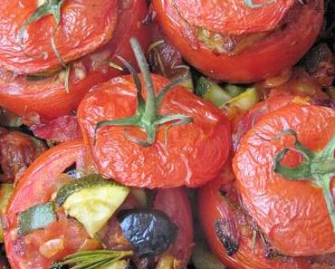 Tomates farcies aux courgettes & aux olives