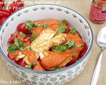 Salade de tomates au halloumi et coulis de poivrons