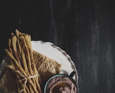 Houmous aux haricots rouges et Gressins à la farine de châtaigne